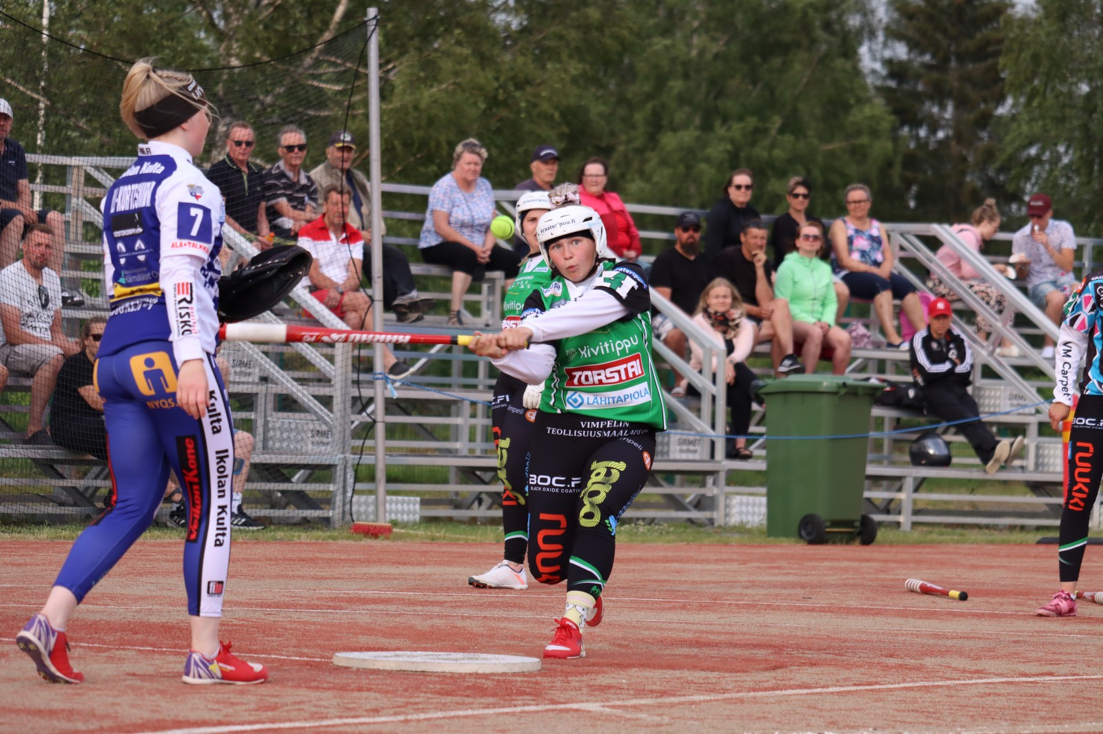 Lavettarien kapteeni Sanna Särkijärvi täräytti esimerkillisesti joukkueelleen kolme juoksua. Kuva: Joni-Petteri Hiirikoski