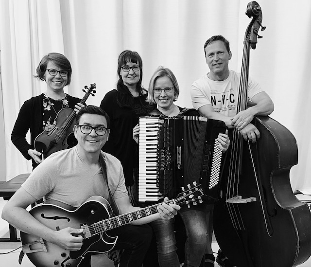 Los cinco de Pampas eli Mia Willnäs, Merja Pyrhönen, Annica Nyberg, Håkan Omars ja Jari Niemelä soittavat Astor Piazzollan intohimoista musiikkia Onnituvalla la 7.5. klo 19 alkaen.