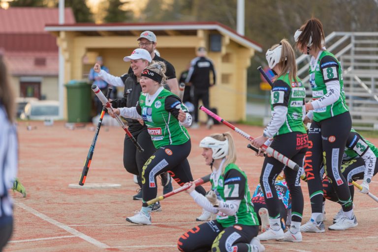 Sanna Särkijärvi käynnisti Lavettarien voitokkaan pelin kahdella oivalla kotiutuksella. Kuva: Jani Vuorela