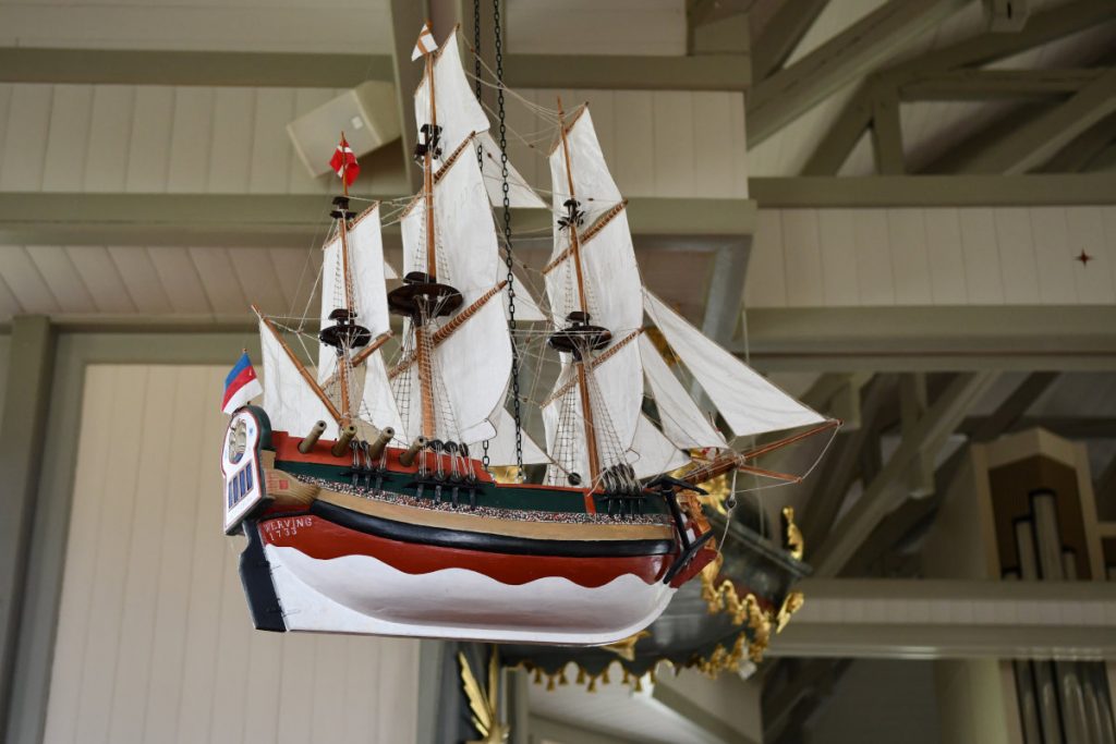Votiivilaiva Lappajärven kirkossa. Alkuperäinen Lars Wervingin valmistama laiva on lahjoitettu 1904 kansallismuseolle. Nykyinen laiva on kopio siitä.