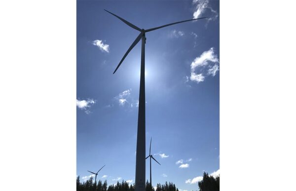Arkistokuva: Kuvan voimalat Kannuksen Kuuronkallion tuulipuistosta.