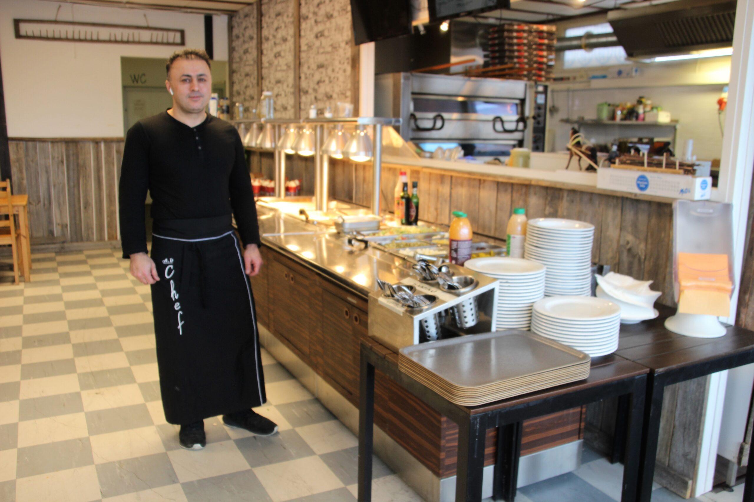 Yrittäjä Pedros oikealta nimeltään Nouraddin on pyörittänyt kebab pizzeriaansa Kortesjärvellä jo 7 vuoden ajan.
