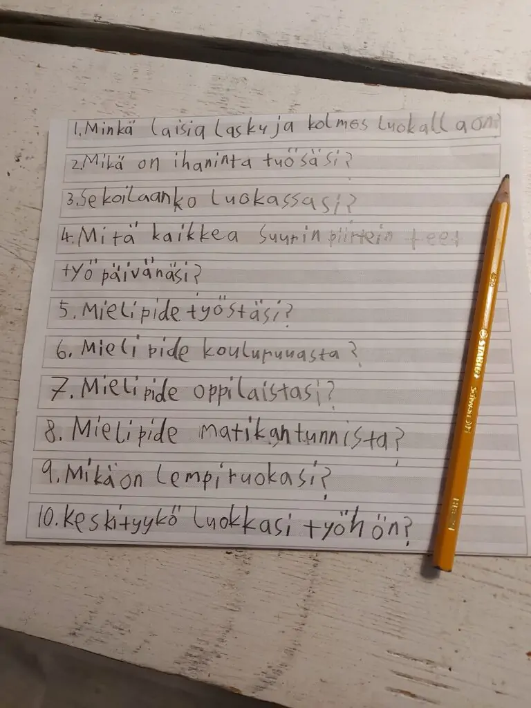 Opettaja Tarja Sova joutui pohtia vastauksia kiperiin kysymyksiin.