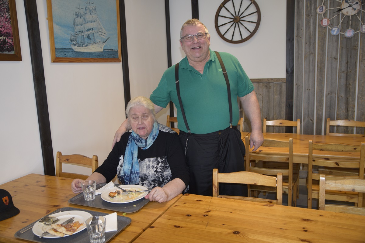 Katri Alanko ja Antti Vinkka kertovat käyvänsä kerran kuussa ulkona syömässä.