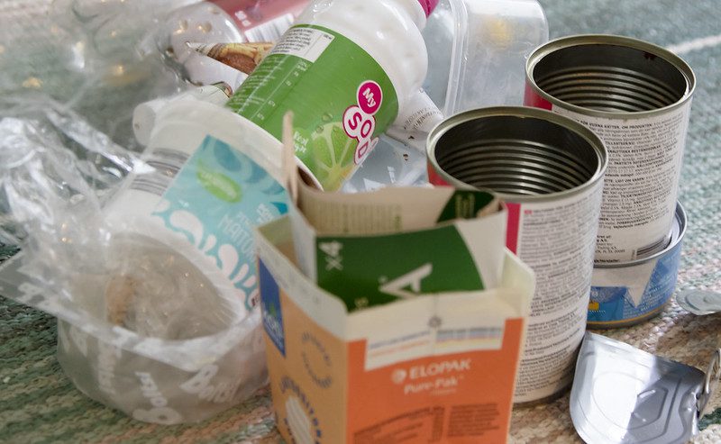 Ylen Miljoona roskapussia -kampanja kannustaa siistimään ympäristöä.