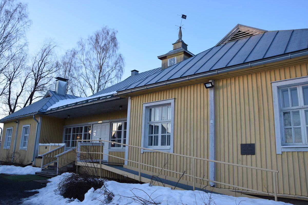 Alajärven kaupunginhallitus myönsi Pentti Moision kulttuuriperinnerahastosta 10 000 euron avustuksen Alajärven kirkonkylän nuorisoseuran toimitalon ylläpitoon ja toiminnan lisäämiseen.