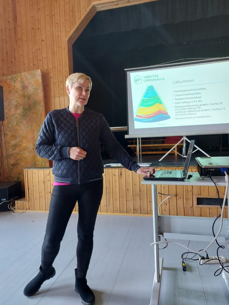 Katja Kujalan luennolla saatiin aikaa hyvää keskustelua liikunnan ja levon sopivasta suhteesta.