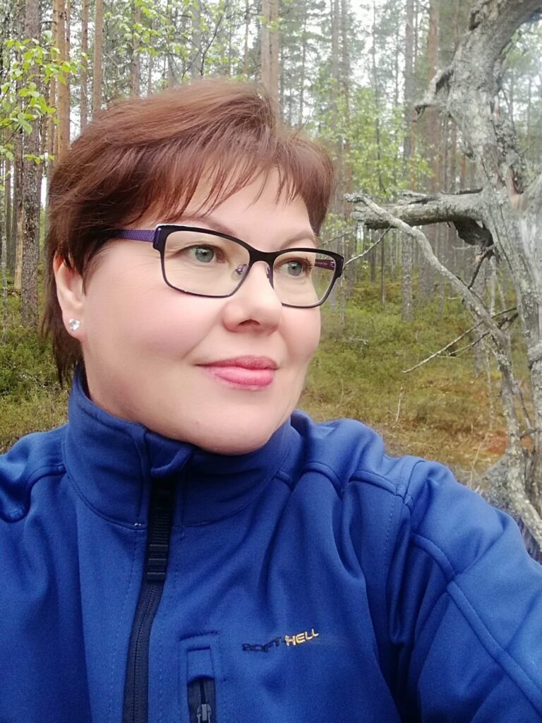 Metsässä olen liikkunut pienestä asti, sanoo Satu Pohjonen. Kuva: Pohjoselta.