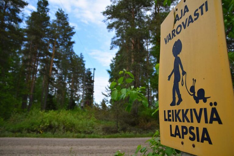 Matti Latvala peräänkuuluttaa koululaisille terveellisiä tiloja.
