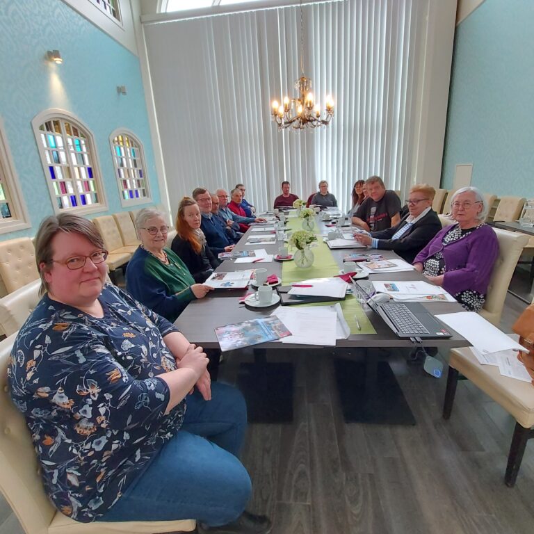 Järvilakeuden kansalaisopiston kannatusyhdistys kokousti Alahärmässä. Kuva: Leea Keto.