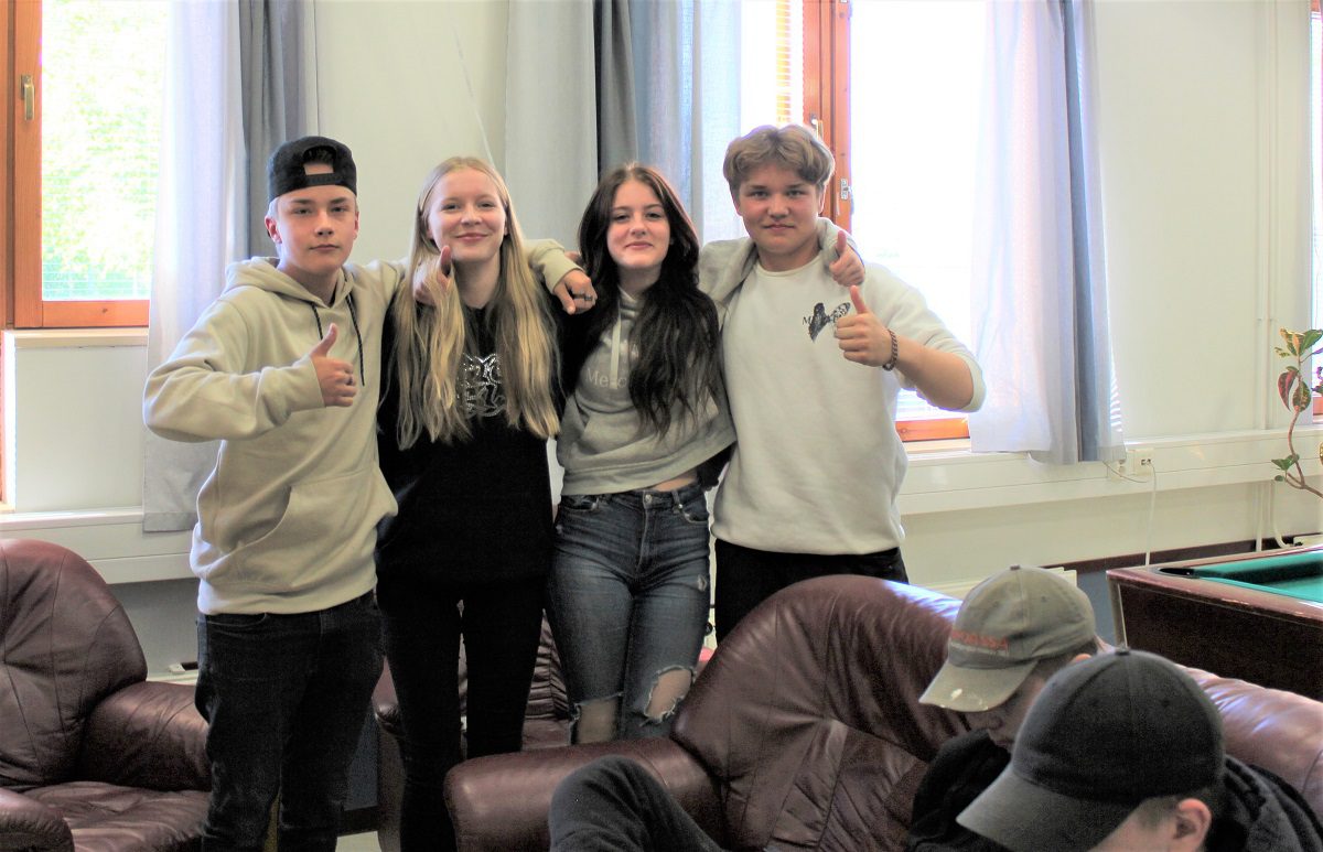 Evijärven nuorisotilan vakiokävijät osallistuivat kevään viimeiseen nuoppari-iltaan, jota vietettiin herkuttelun merkeissä.