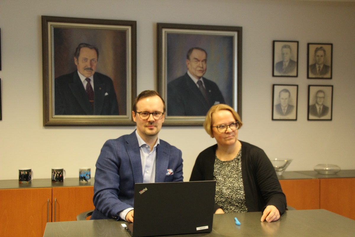 Toni Lehtonen ja Annamari Malm kertoivat Yksityispankki-palvelusta. Kuva: Mauri Jokela.