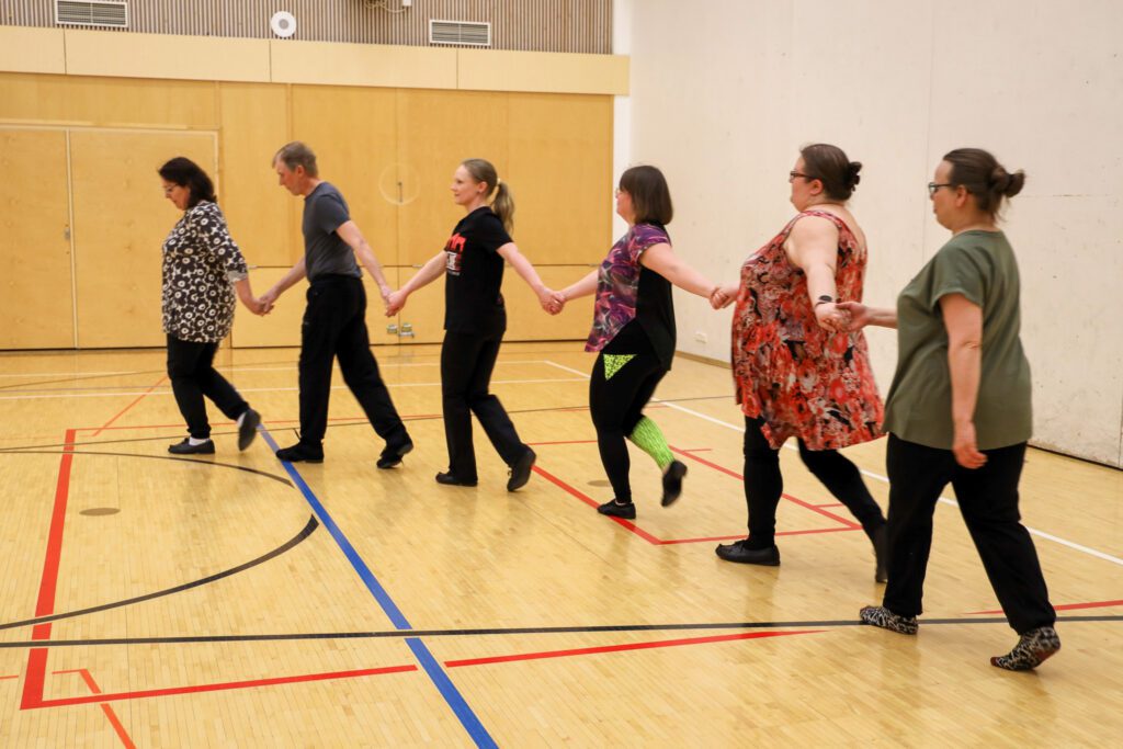 Liikunta- ja tanssikursseja on edellisvuosien tapaan monipuolisesti tarjolla Järvilakeuden kansalaisopistossa.