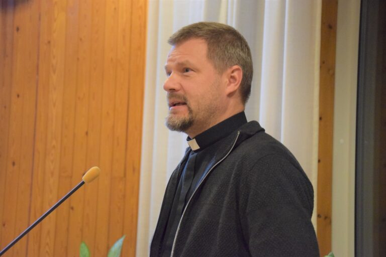 Pastori Ilkka Lehto toimii Alajärven seurakunnan kirkkoherrana huhtikuun 2024 loppuun saakka.