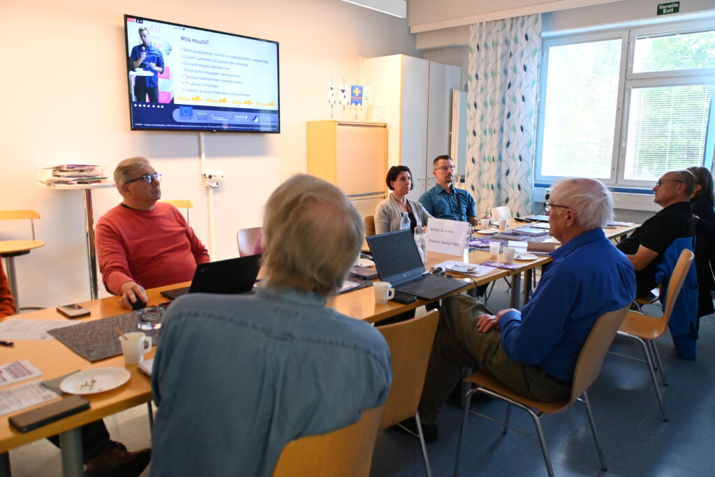 JAMIn toimipisteessä Alajärvellä kokoontui tekoälystä kiinnostuneita yrittäjiä koulutuksen etäkatsomoon tiistaiaamuna 12. syyskuuta.