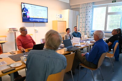 JAMIn toimipisteessä Alajärvellä kokoontui tekoälystä kiinnostuneita yrittäjiä koulutuksen etäkatsomoon tiistaiaamuna 12. syyskuuta.