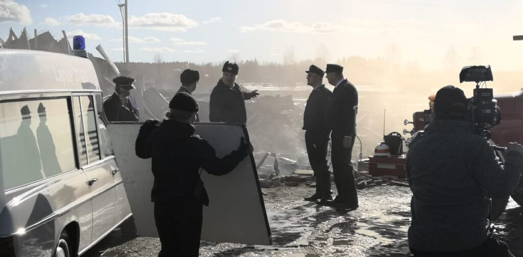 Tuhoa Lapualla. Jussi Lampi kuvassa keskellä.