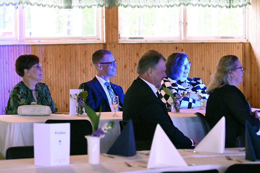 Kortesjärven Yrittäjien 50-vuotisjuhlassa viihdyttiin.