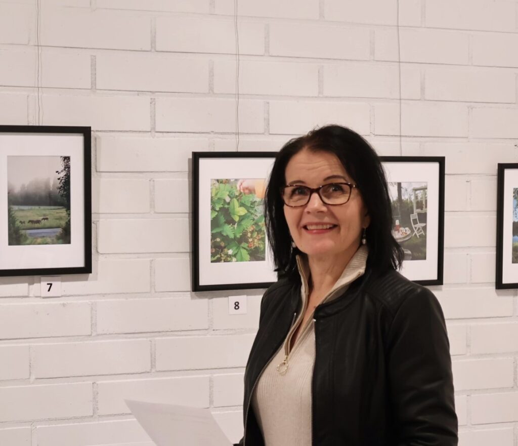 Tiina Silvonen tietää, miksi niin moni jää ilman omaishoitajien etuisuuksia.