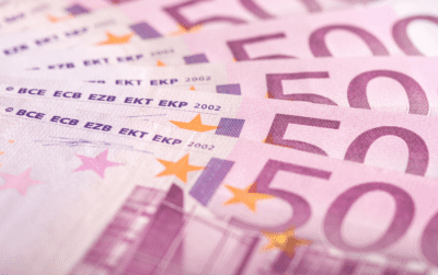 Miljoona euroa on iso raha syntymäpäiväsankarille. Varsinkin kun se on sileinä seteleinä salkussa.