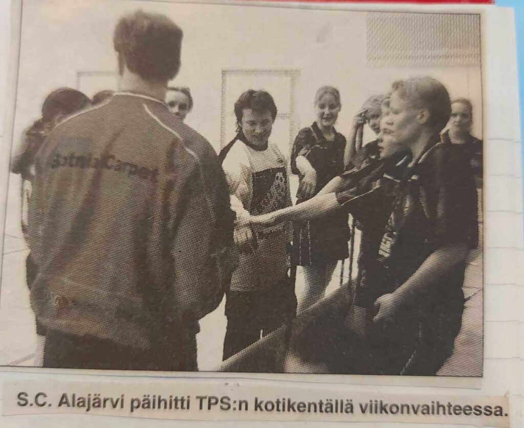 SC Alajärven enismmäinen naisten joukkue pelasi hyvin ja menestyi. Kuva: Sari Hallapurolta.