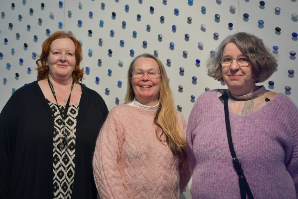 Nelimarkka-museon henkilökunta on vaihtunut vuoden aikana. Marjut Mässbacka (vas.) aloitti museosihteerinä tammikuussa, Päivi Rantakangas museoapulaisena syyskuussa ja Sanna Sarva museolehtorina samana päivänä 4. syyskuuta.