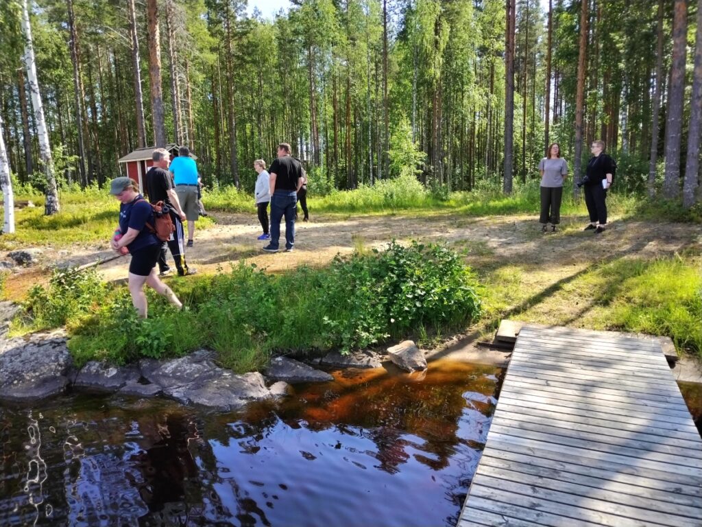 Torasjärven työpajassa mökkiläisiltä tuli toivetta kaislojen niitosta.