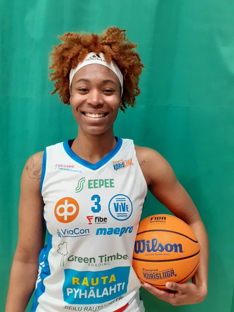 Vedon uusi vahvistus Jah'Che Whitfield pelasi vahvasti avausottelussaan Honkaa vastaan. (Kuva: ViVe)