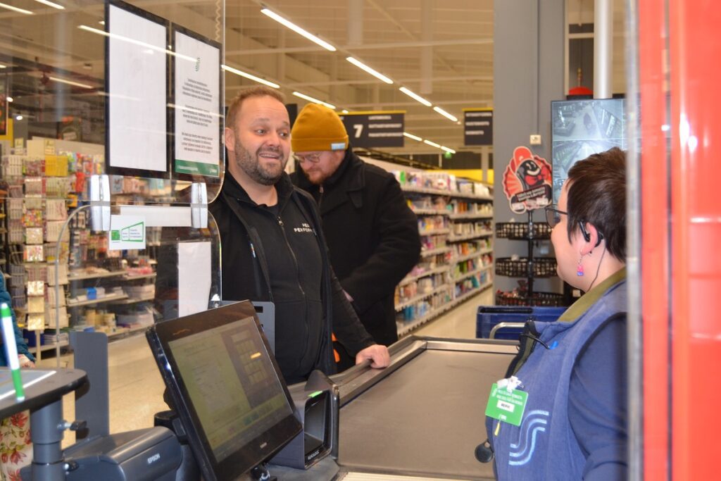 Antti Ahopelto yllätti Mervi Vesalan ja kertoi, mikä homma.