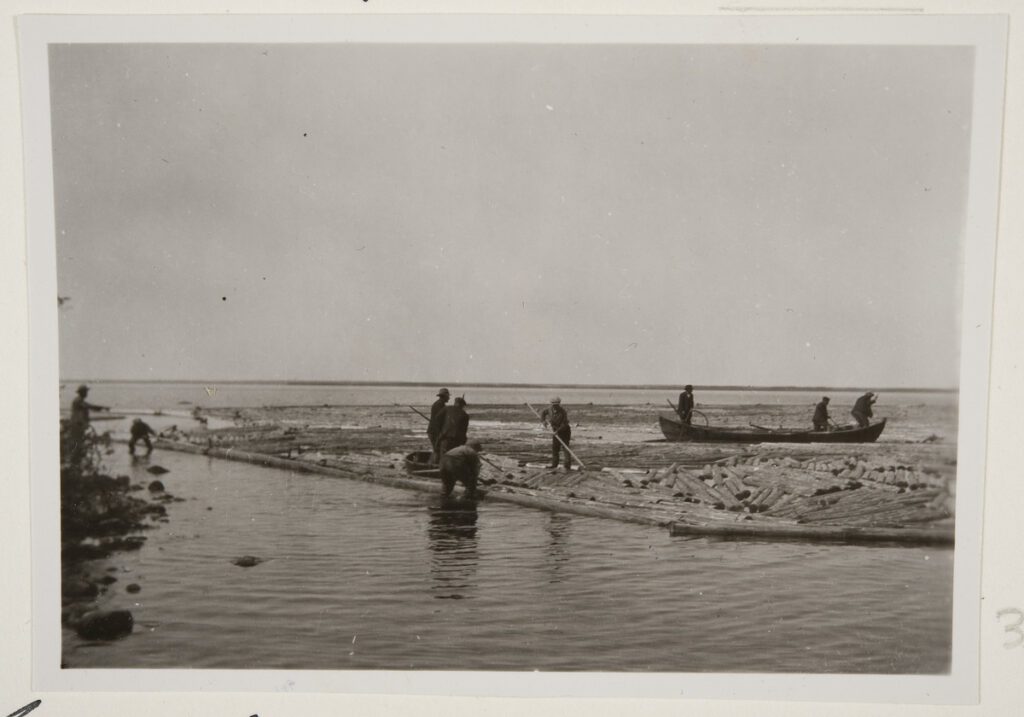 Propsilautan valmistelua. Kuva: Kustaa Vilkuna 1931.