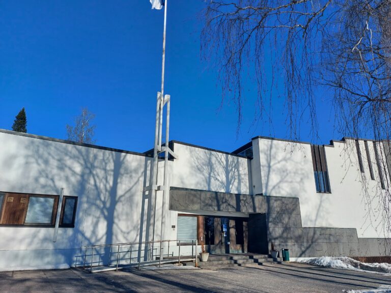 Alajärven kaupunginvaltuusto kokousti 25. maaliskuuta.