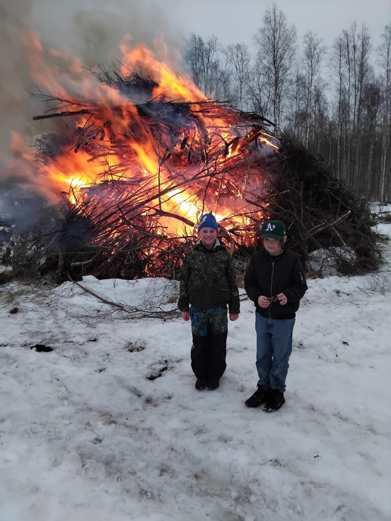 Antti ja Onni olivat tulleet kokolle.