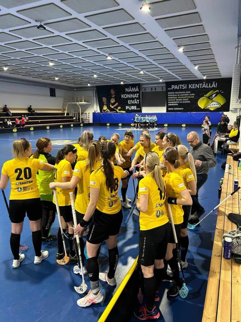 S.C. Alajärven naisten voittoputki salibandyn kolmosdivarissa jatkuu.