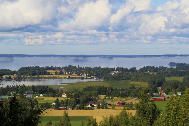 Kraatterijärvi Geopark on viides suomalainen UNESCOn statuksen saanut Geopark. Neljä aiemmin Unescon Geopark-verkostoon hyväksyttyä aluetta ovat Rokua Geopark, Lauhanvuori–Hämeenkangas Geopark, Saimaa Geopark ja Salpausselkä Geopark. Kuva: Eija Pippola.
