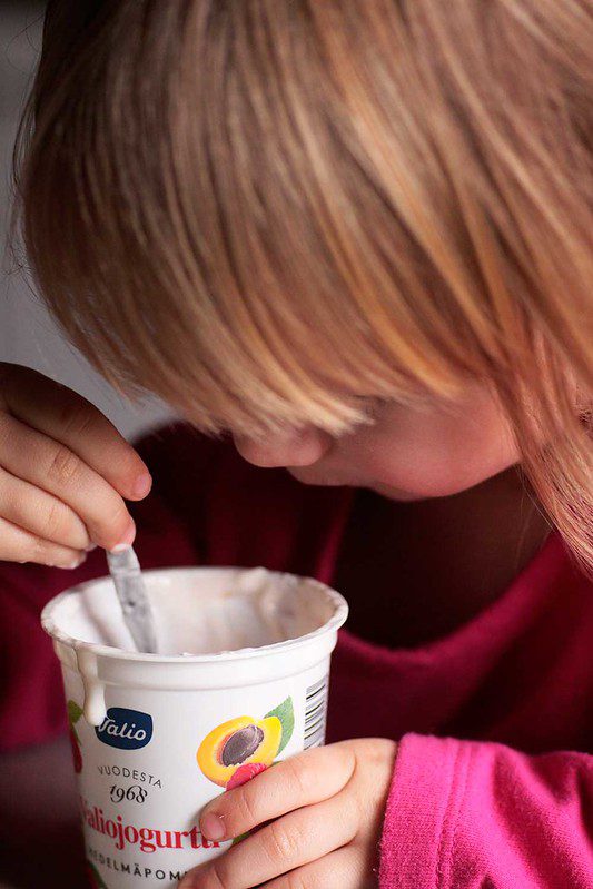 Pohjanmaan Kristillisdemokraattien naisjärjestö vetoaa lapsen oikeuteen viettää aikaa vanhempiensa kanssa.