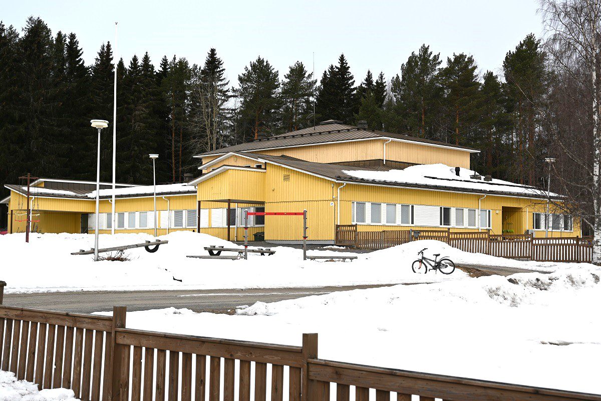Länsirannan koulu on jäämässä pois koulukäytöstä jo ensi lukuvuoden alusta. Kuva: Hannu Takala.