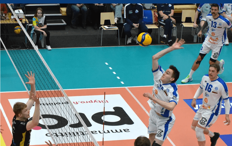 Petteri Tyynismaan Akaa-Volley otti lentopallon Mestaruusliigan hopeaa kaudella 2024. Kuva: Akaa Volley/Harri Mattila.