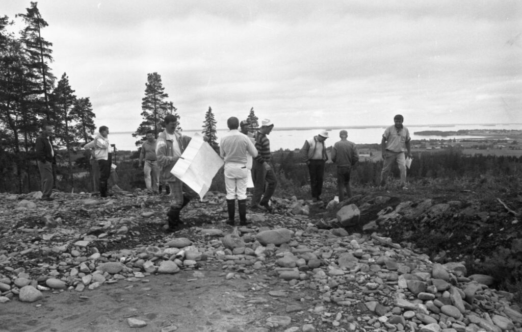 Maastokatselmus Vimpelin Lakeaharjulla ennen Jukolaa. Kuva: Järviseudun Sanomat