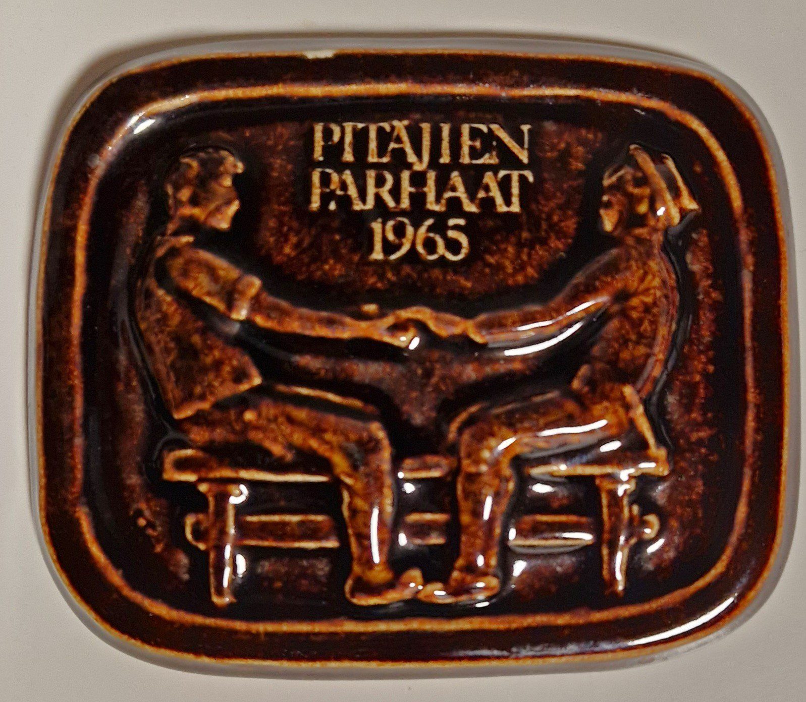 Osallistumisesta ”Pitäjien parhaat” -kilpailuun 1965 jaettiin kaikille osallistuneille joukkueille muistolaatta.