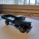 Kuvassa Tuomon rakentama pienoismalli Verner-vaarin Chevroletista. –Autosta on mukavia muistoja, olen itsekin lapsena leikkinyt sen irrotetussa ohjaamossa. Kuva Tuomolta.