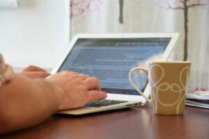 Suun terveydenhuollon digitaaliset palvelut laajenevat Etelä-Pohjanmaan hyvinvointialueella kesän ja syksyn 2024 aikana.