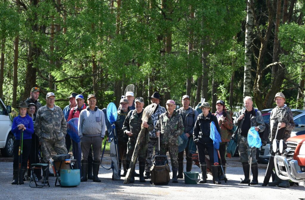 Soinin Hankakoskella järjestettiin sunnuntaina 15.6. rannalta onkimiskilpailut.