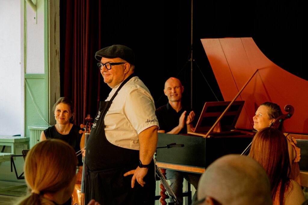 Festivaalikokki Jani Unkeri, barokkisellistit Juuli Holma ja Louna Hosia sekä cembalisti Petteri Pitko barokkibrunssilla