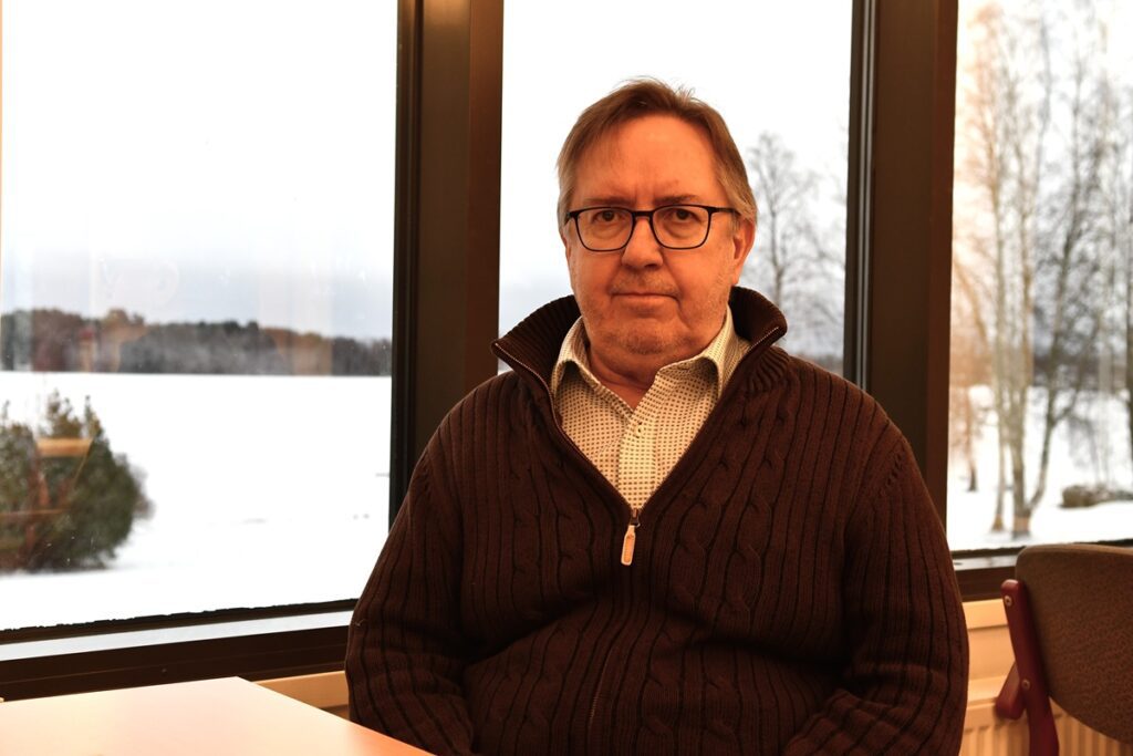 Lapualta kotoisin oleva, mielenterveys- ja kuntoutusalalle teologian maisteriopintojen jälkeen lähtenyt Jukka Salomäki palasi muutama vuosi Etelä-Pohjanmaalle pääkaupunkiseudulla ja Turussa vietettyjen vuosien jälkeen. –On kotoista, kun tuntee murteen ja mentaliteetin. Monet kliseet pohjalaisuudesta pitävät paikkansa, hän naurahtaa.