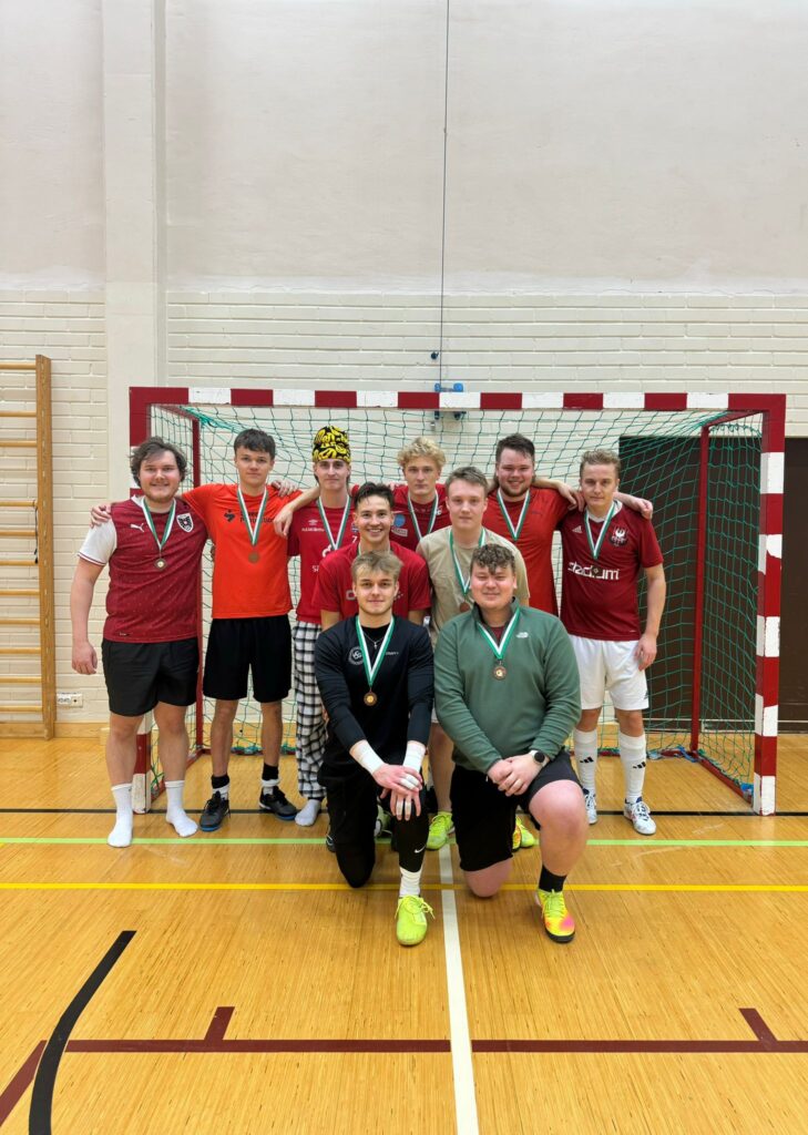 pronssia voitti Konsta Hietalan luotsaama Tyhjät arvat