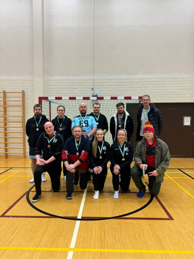 Hopeaa Kinkku sulaa -turnauksessa voitti Sami Harjupatanan ryhmä Vetelin kuivat.