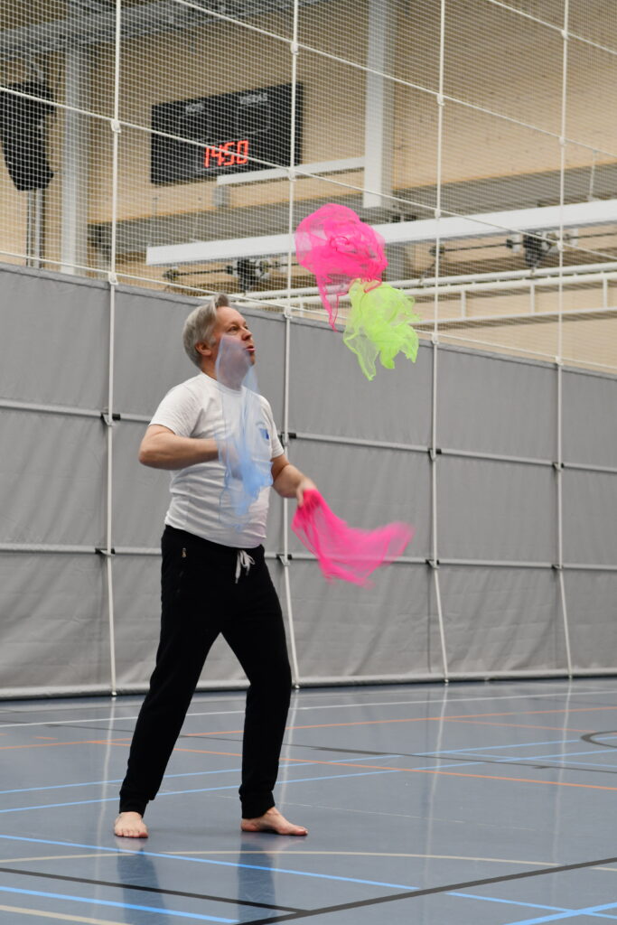 Kai Rantala kokeili liinoja.