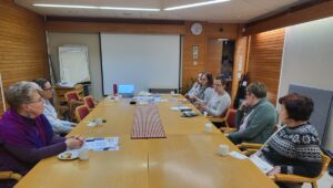 Alkuvuoden suunnittelukokouksissa on ideoitu ahkerasti kaikenikäisille sopivaa toimintaa. Kuva: Päivi Kultalahti.