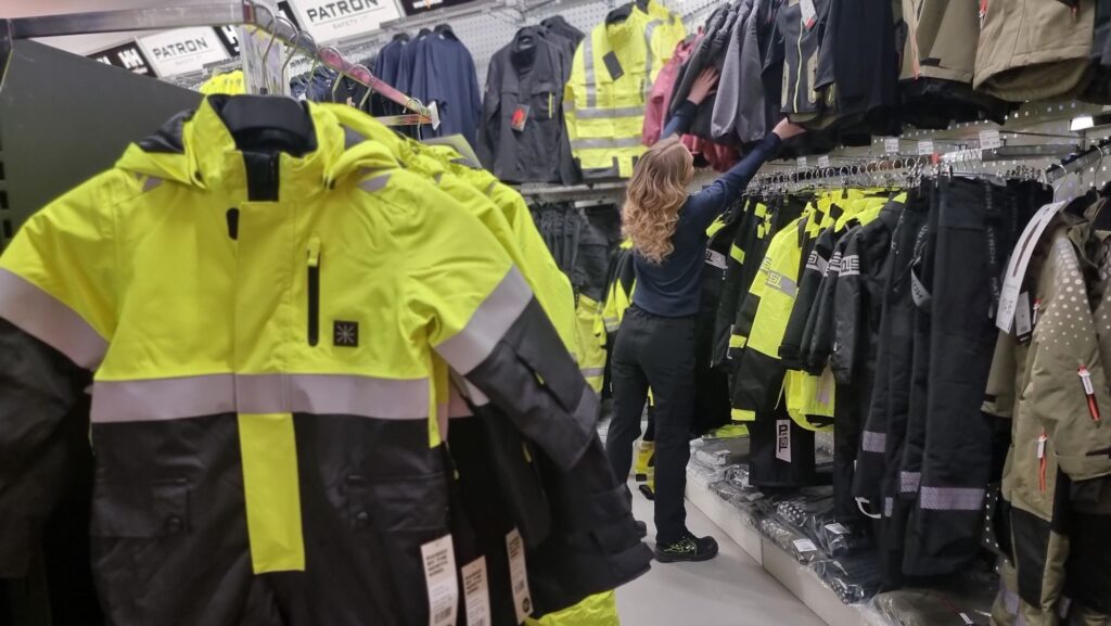 Laajasta työvaatevalikoimasta löytyy ratkaisuja monen alan tarpeisiin.