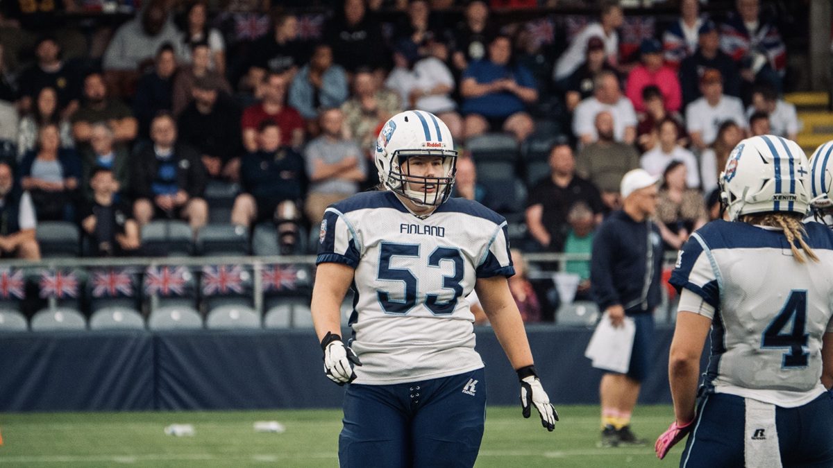 Oona Ylinen haluaisi pelata amerikkalaista jalkapalloa myös ulkomailla, jos onnistuu yhdistämään kuvioon myös työn: pelaamisella ei elä. Kuva: lindsayhydephotography.